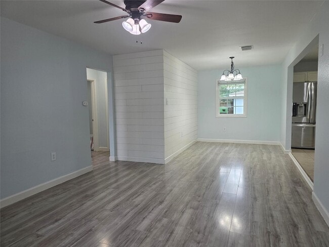 Photo - 209 Franlee St