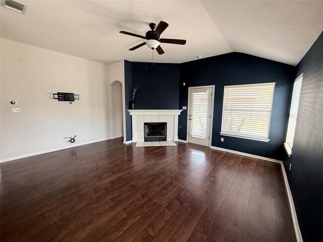 Photo - 428 River Crossing Trail