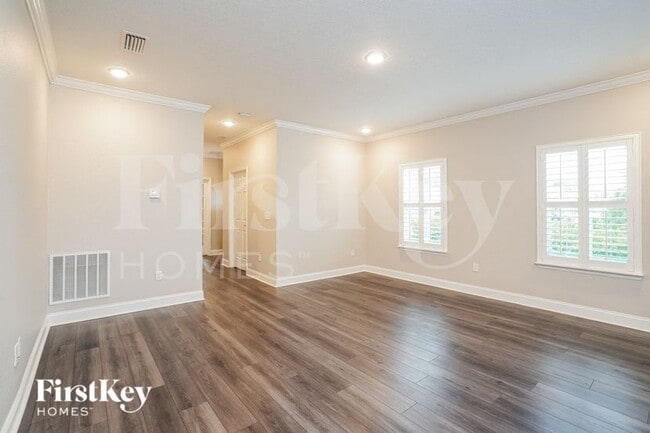 Photo - 725 Chandler Dr