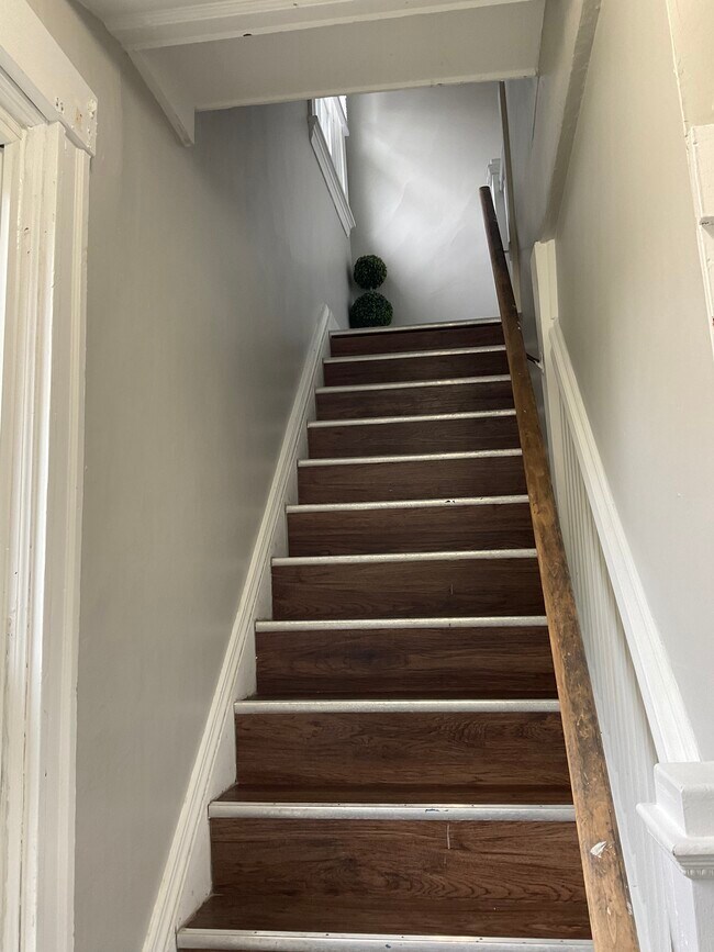 Main Entrance - 2910 Mignon Ave Apartments Unit 2