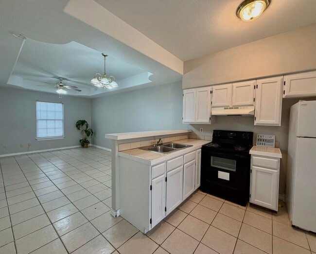 Photo - 2005 Cross St