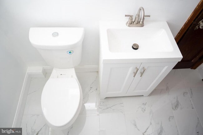 Photo - 110 Van Buren St NW