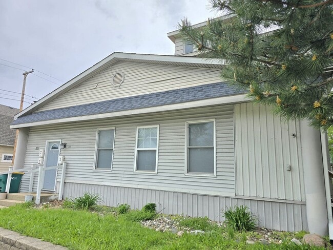 Building Photo - 815 N Main St Unit C