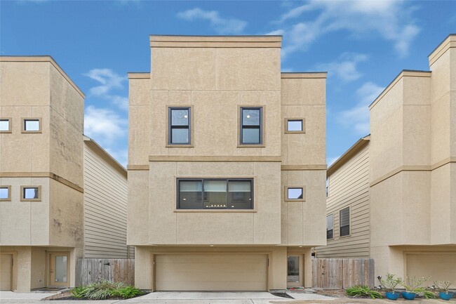 Building Photo - 1107 W 21st St