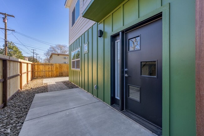 Photo - MidTown Gem - Fully Renovated W Large Rooms