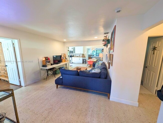 Photo - 722 SW 10th St