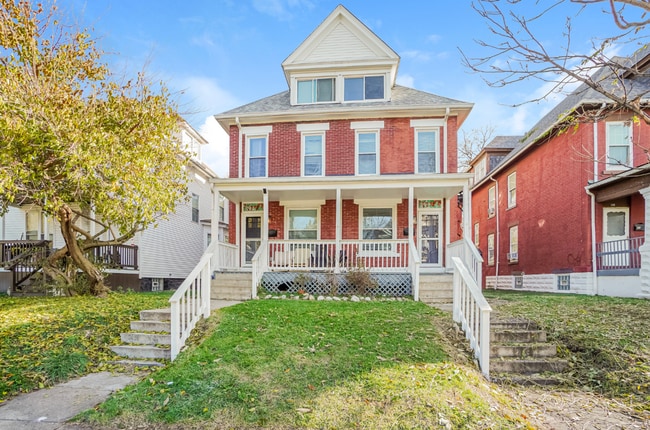 Building Photo - 392-394 N Garfield Ave Unit 392 N Garfield Ave