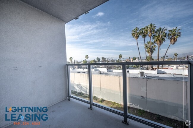 Building Photo - Luxury Living in North Hollywood – One Mon... Unit 406F Rental