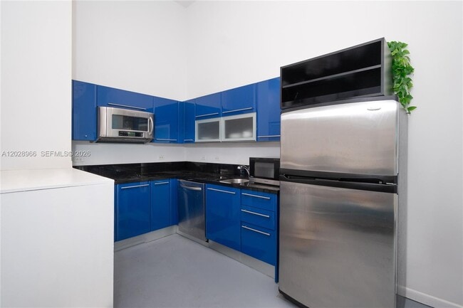 Building Photo - 253 NE 2nd St Unit 315