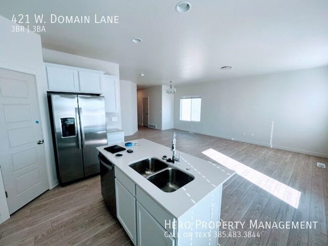 Photo - 421 Domain Ln