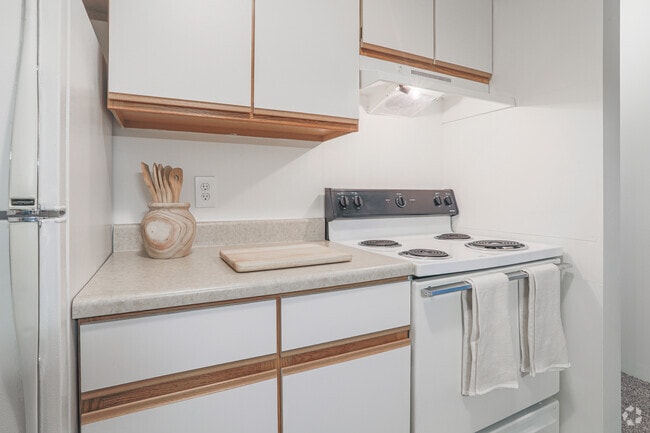 2BR, 1BA - 960SF - Kitchen