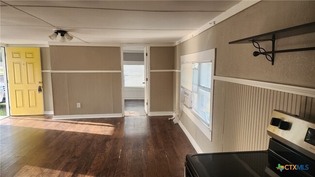 Photo - 206 E Reagan Ave