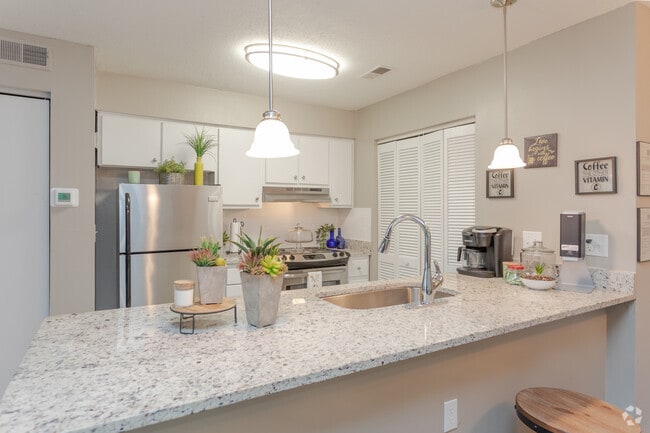 2BR, 2BA - 900SF - Kitchen