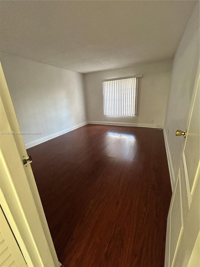 Photo - 5201 Geneva Way Unit 113