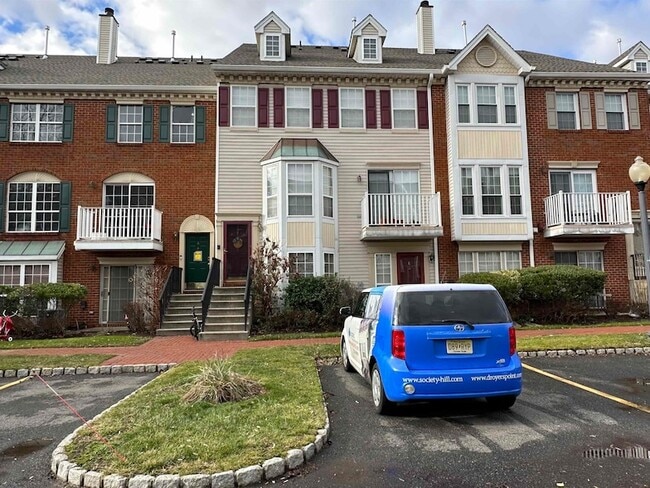 Building Photo - 7 Holly St Unit 9G
