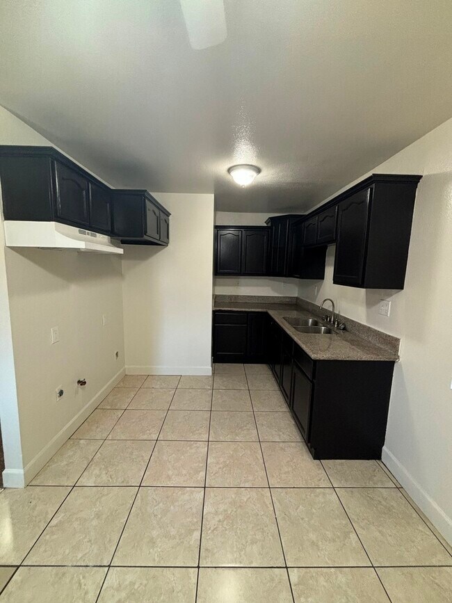 Photo - 705 E 52nd Pl