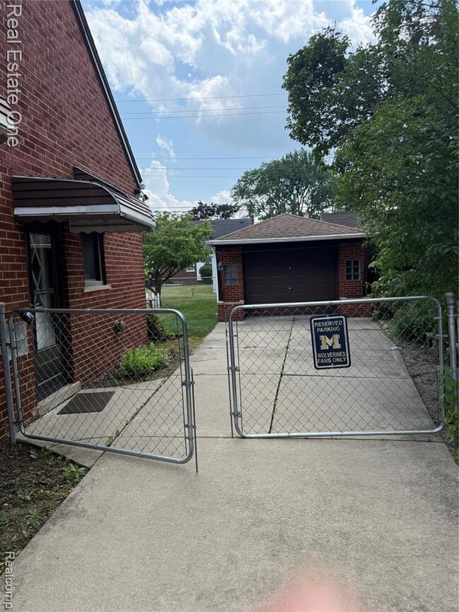 Photo - 15087 Thomas Ave
