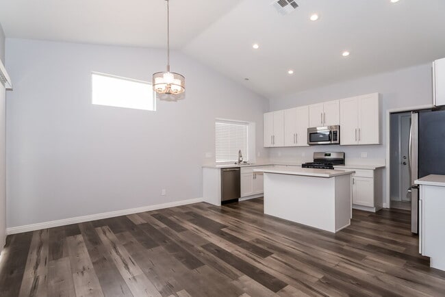 Photo - 704 Colonnade Row Dr