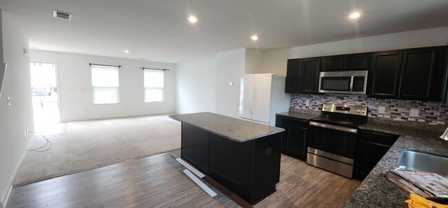 Photo - 612 Scribes Ln