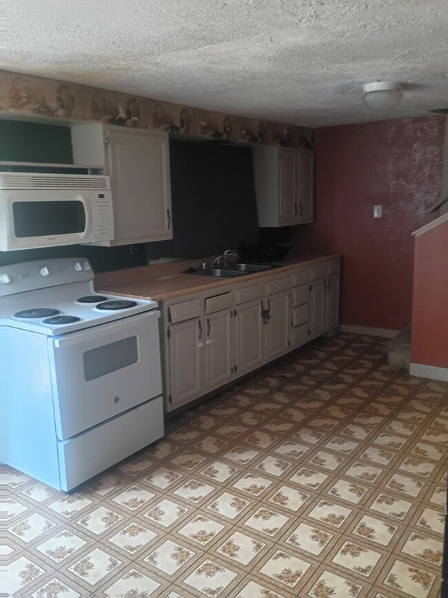 Photo - 272 Locust St
