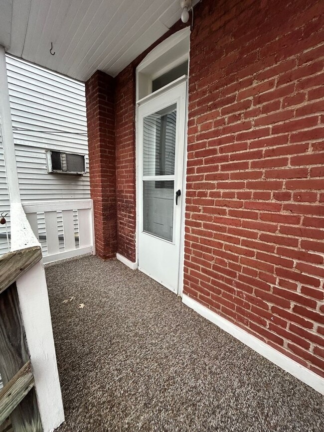 Building Photo - 556 N Plum St Unit Apt 2