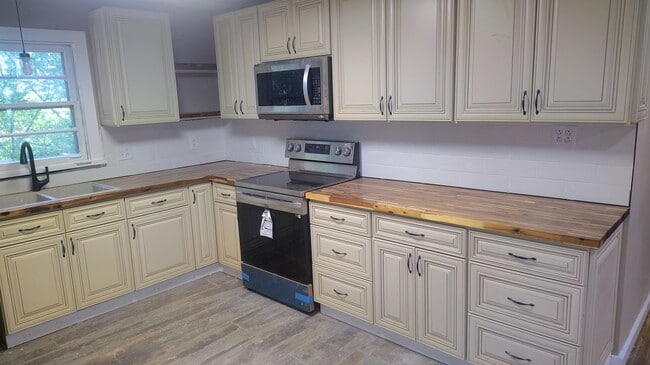 Photo - 2626 Vucrest Ave SE