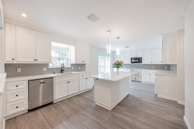 Photo - 6215 Portal Dr