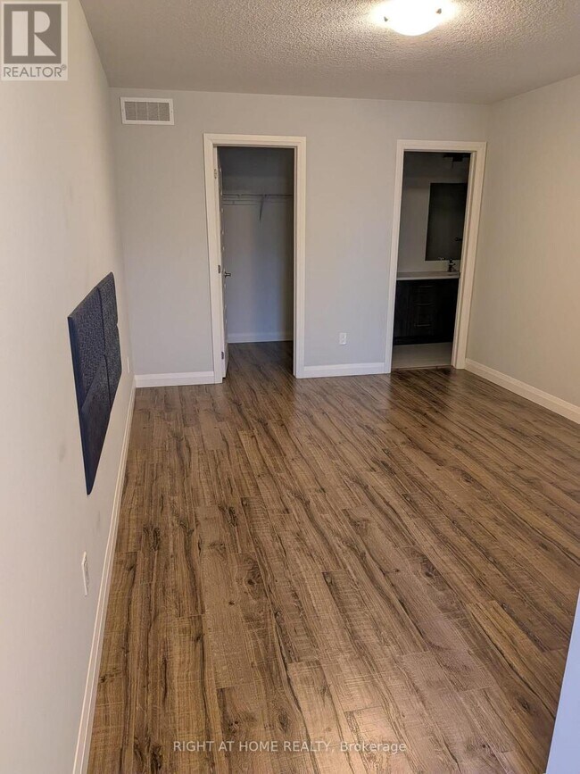 Photo - 3046 Springmeadow Road