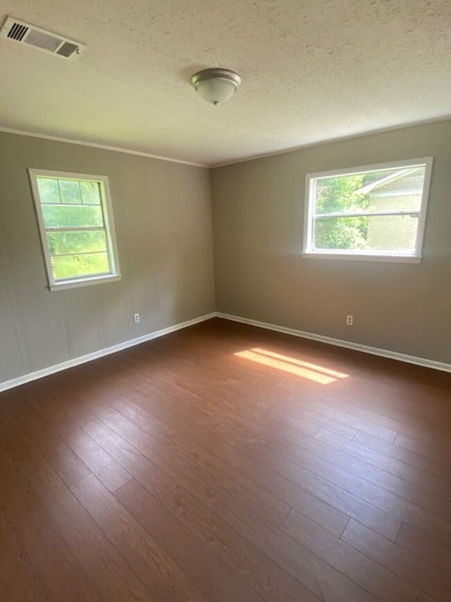 Photo - Renovated 2 Bedroom 1 Bath Unit for Rent! Unit 104