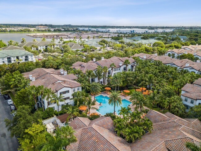 ToscanaPlace_aerial_pool - AMLI Toscana Place Apartments