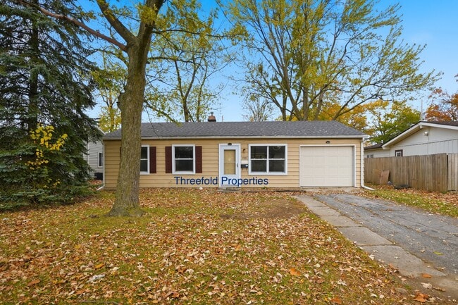 Building Photo - 1107 Larch Ln