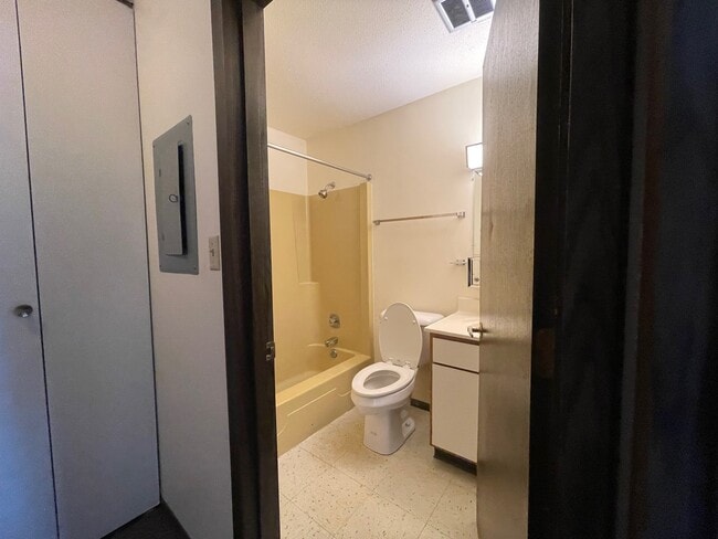 Photo - 312 W Broadway St