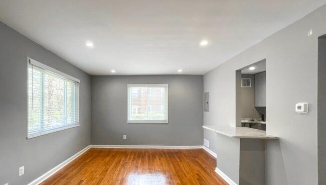 873 Bellevue St SE