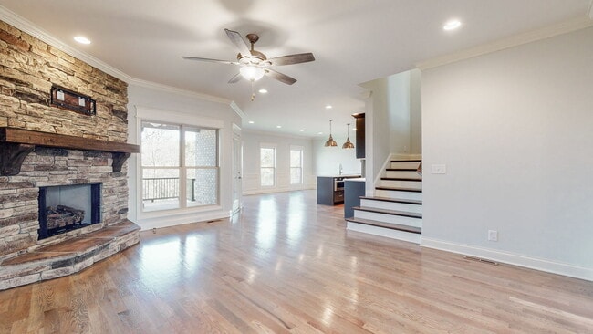 Photo - 232 Amana Dr