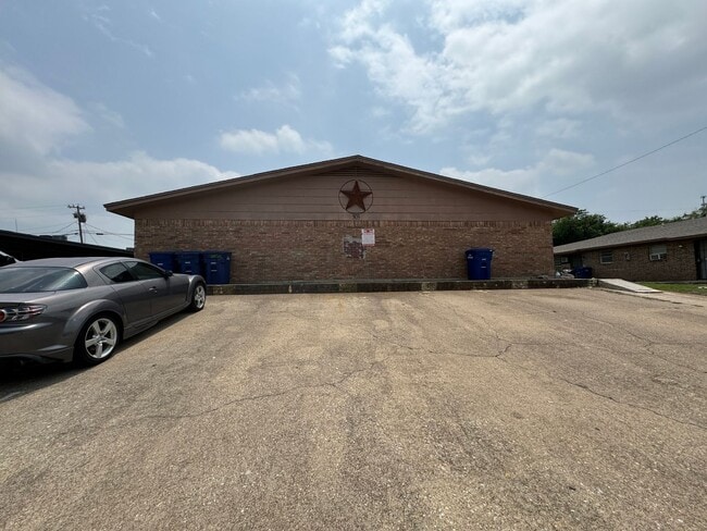 Building Photo - 503 Sunset Ln