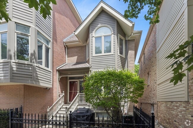 Building Photo - 1238 W Fletcher St Rental