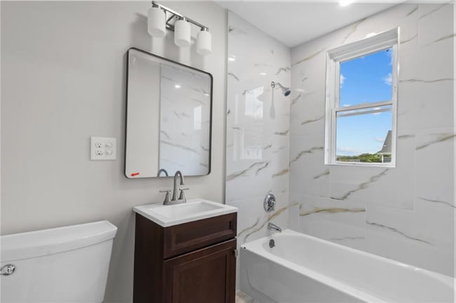 Photo - 382 Orms St Unidad #3