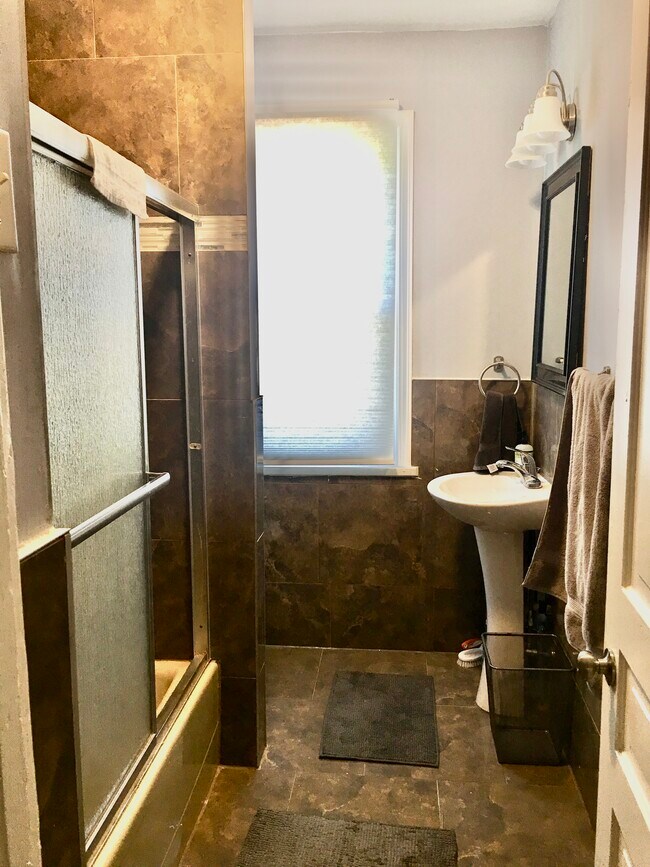 Photo - 5451 Potter St