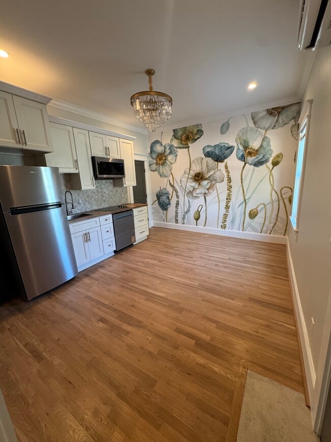 Building Photo - 688 King St Unit B1