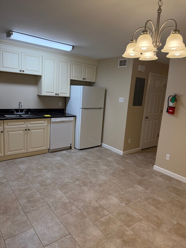 Photo - 4832 Finch St