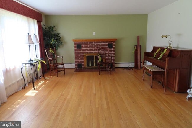 Building Photo - 14109 Buchanan Trail W Rental