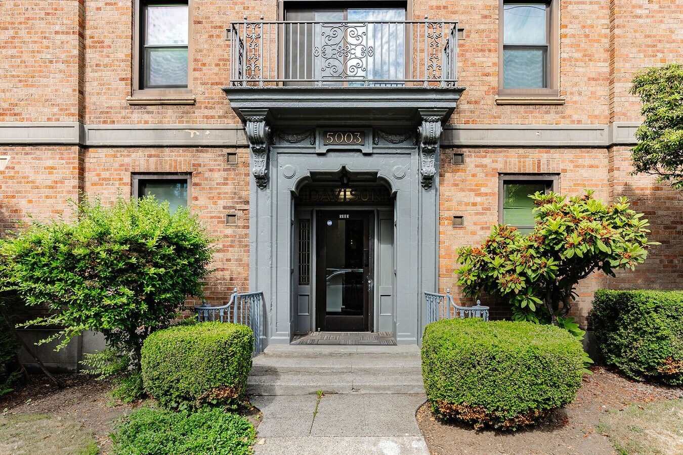 Davison Apartments - Davison Apartments