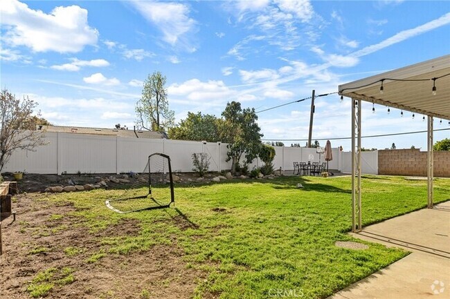 Building Photo - this beautiful Highland 3 bedroom 2 bathro... Rental