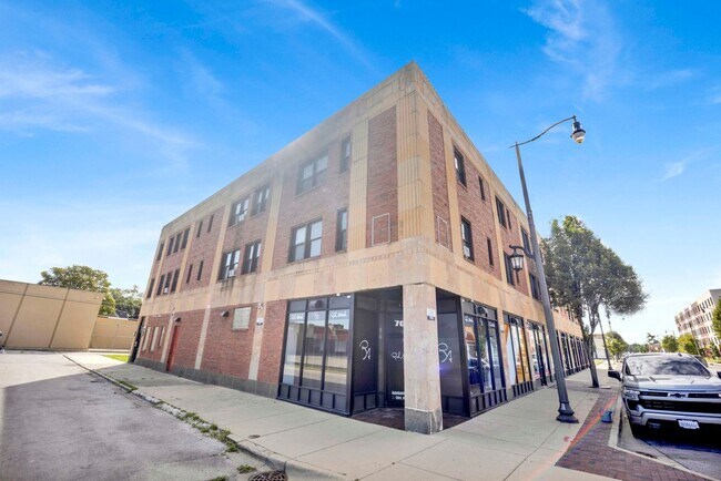 Photo - 701 S 5th Ave