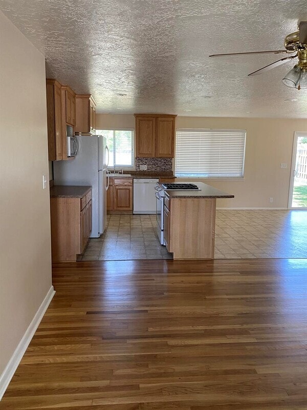 Photo - 524 W 700 S