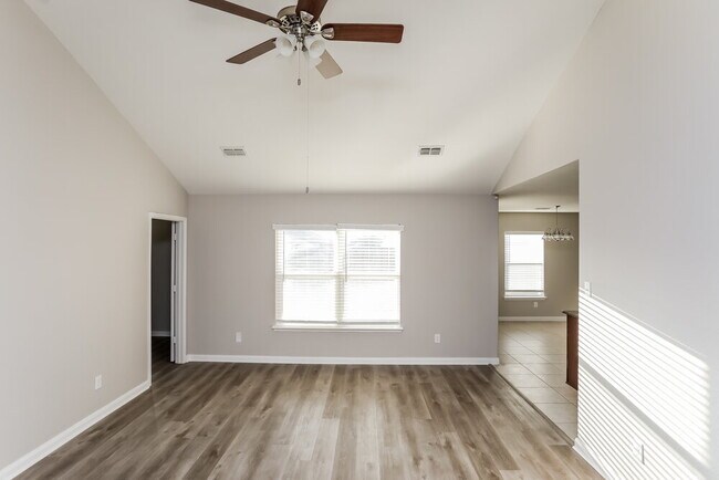 Photo - 2034 Faircrest Trail