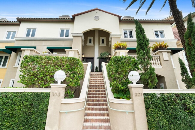 Building Photo - 301 Tarpon Dr