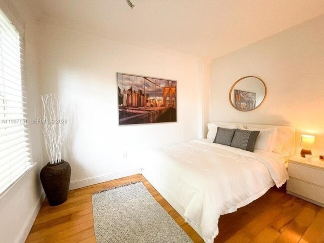 Building Photo - 1611 Michigan Ave Unit 13