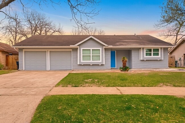 Photo - 5330 Hialeah Dr