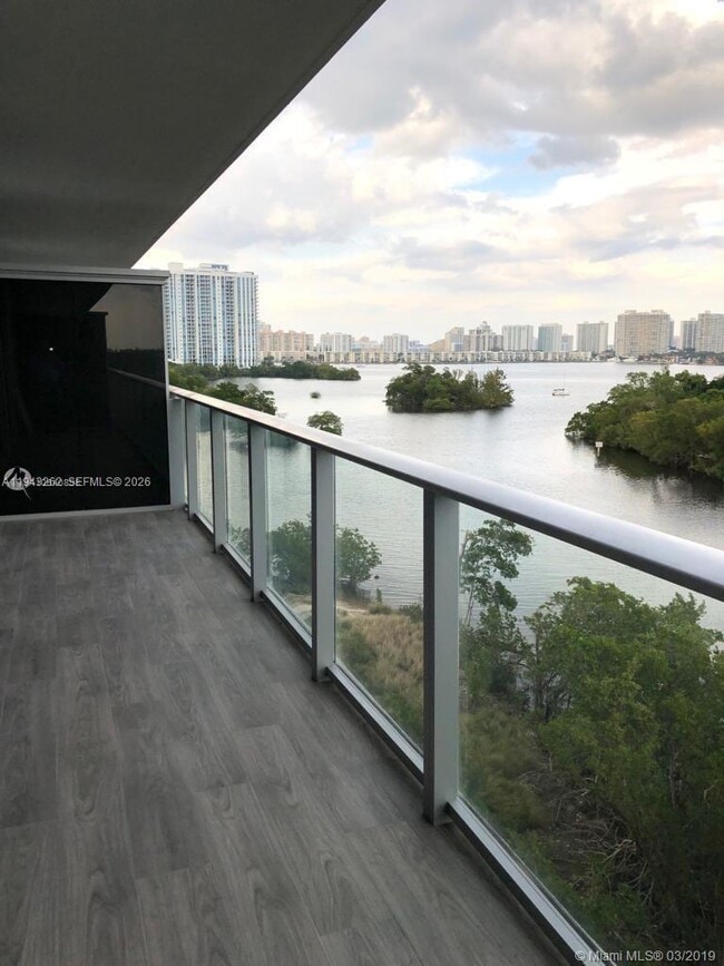 Building Photo - 16385 Biscayne Blvd Unit 618
